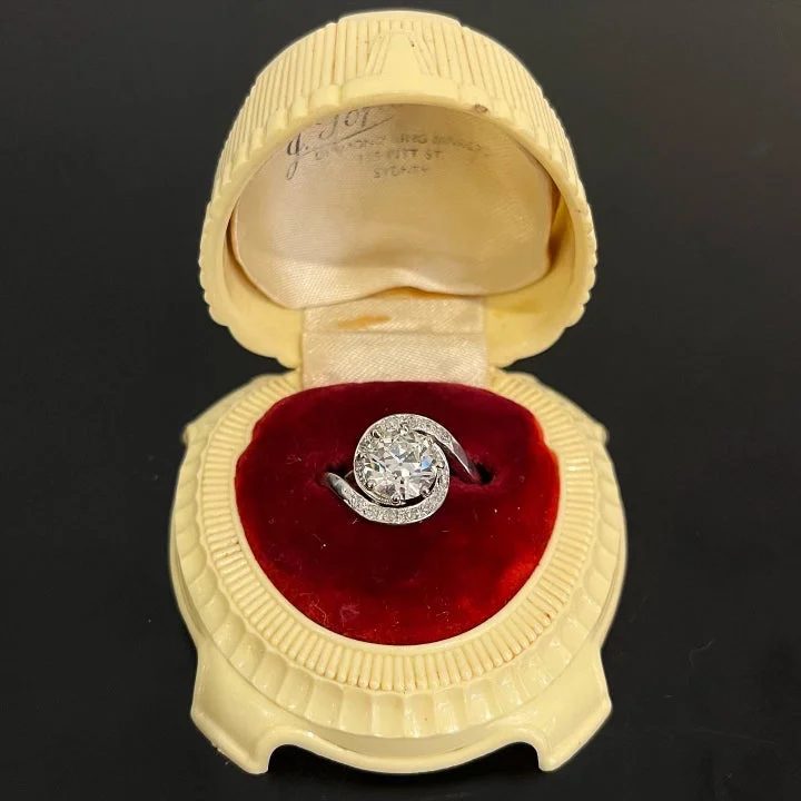 1920s 1.80ct Diamond Crossover Ring