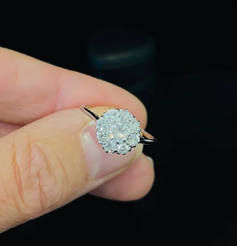 1930s Diamond Daisy Cluster Ring