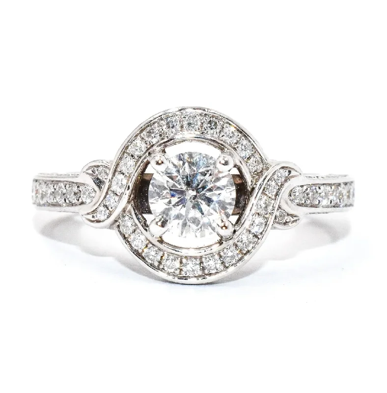 Round Diamond Halo Engagement Ring