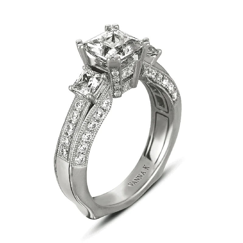 18K White Gold Halo Diamond Engagement Ring