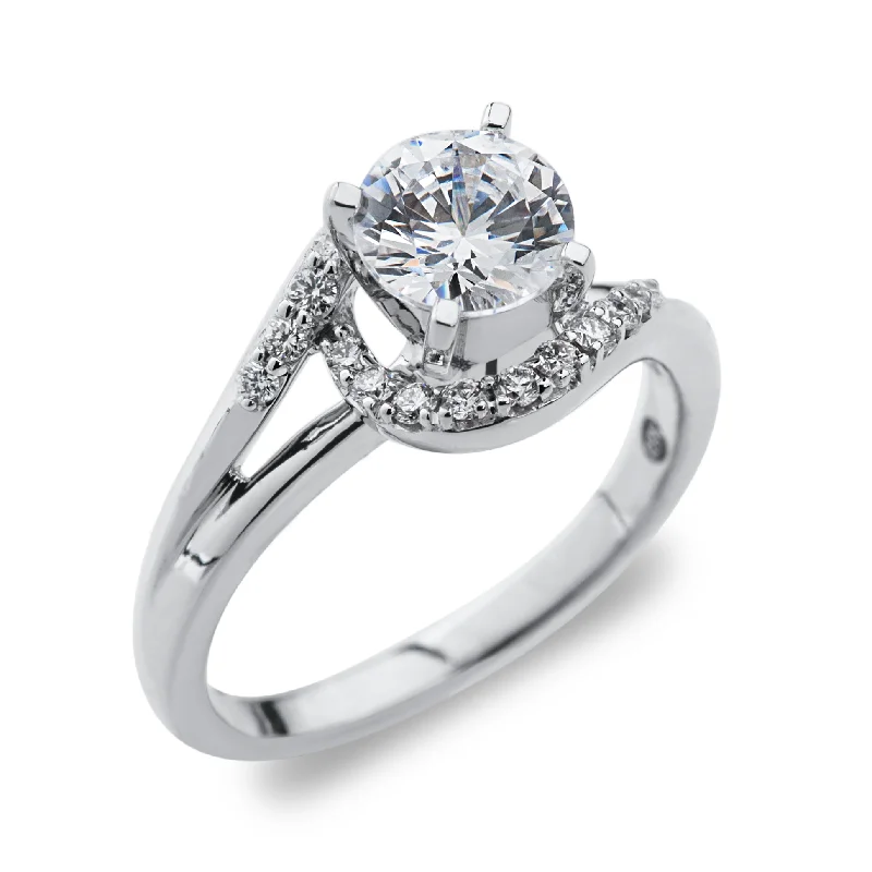 18K White Gold Diamond Engagement Ring