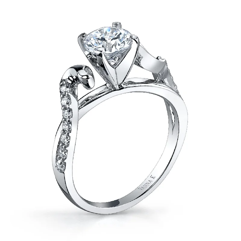 18K White Gold Diamond Engagement Ring