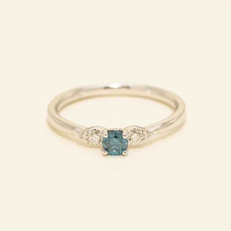 Blue Diamond engagement ring in 14kt white gold with diamond side stones