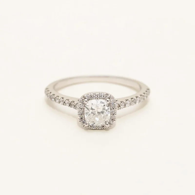 Cushion Diamond Halo Engagement Ring in 14kt White Gold (1ct tw)