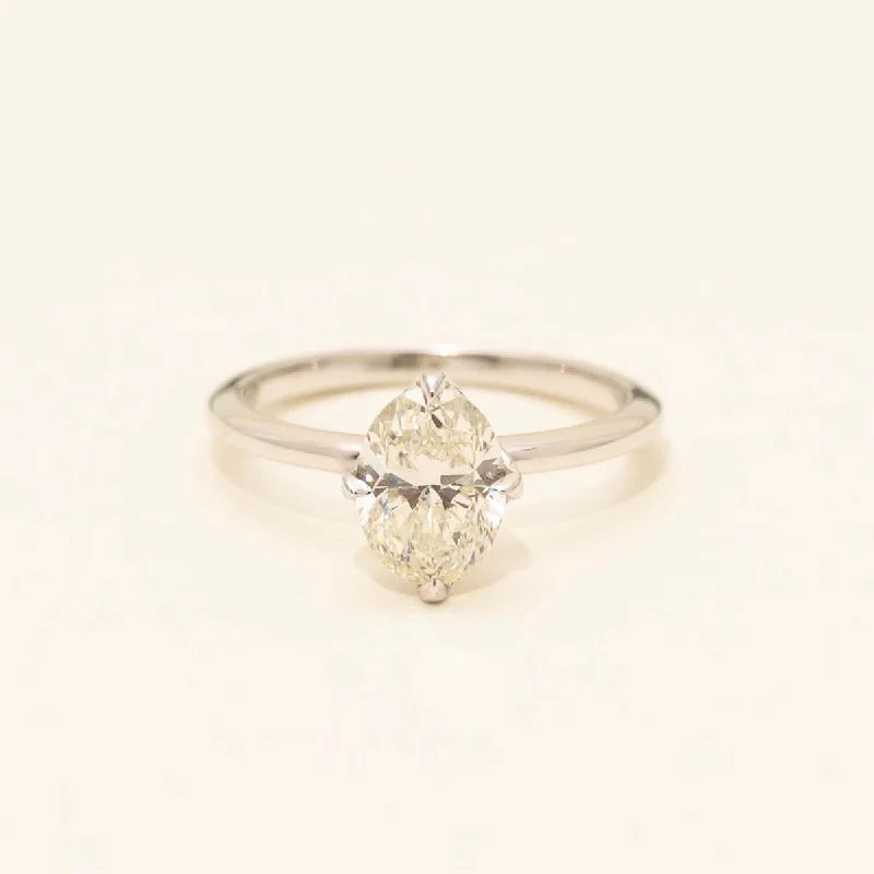 Oval Diamond Solitaire Engagement Ring in 18kt White Gold (1 1/2ct)