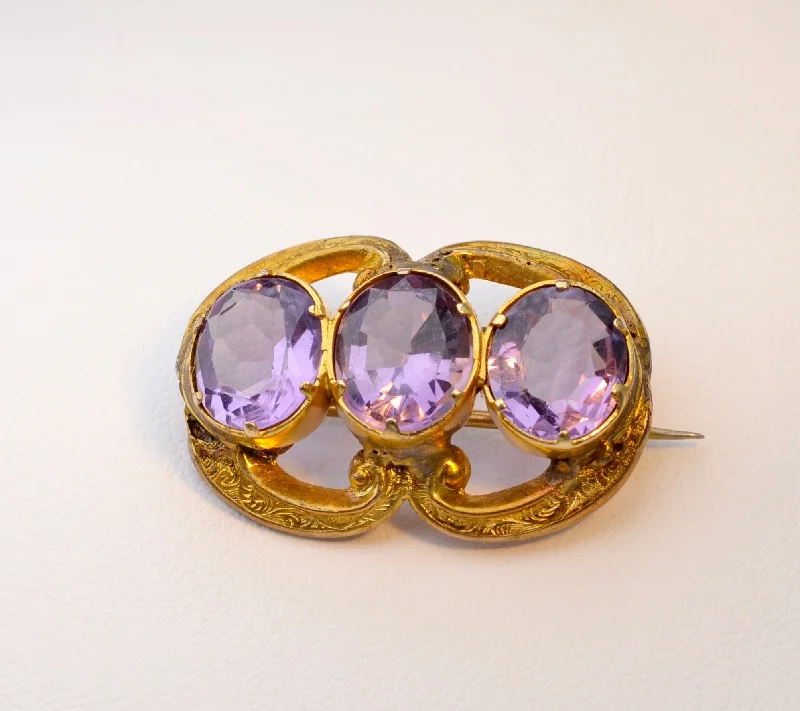 9K yellow gold English Antique brooch with oval Amethysts