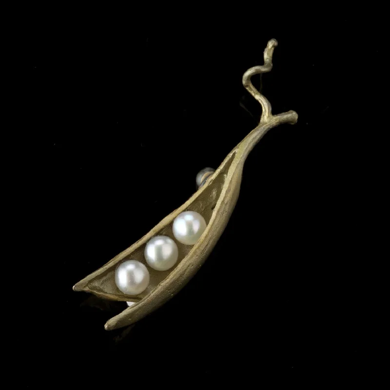 Pea Pod Brooch - 3 Pearls